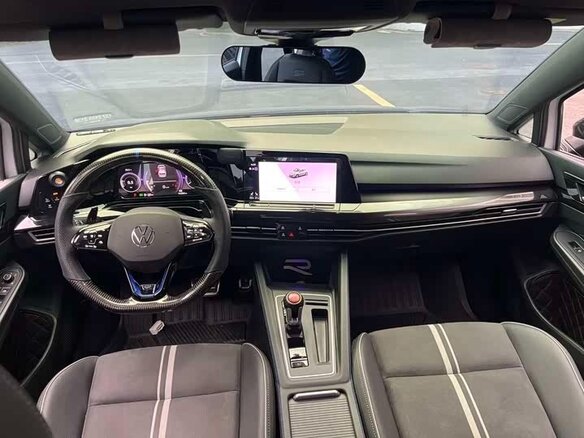 2023 Volkswagen Golf VIII, чёрный, 1670000 рублей - вид 5