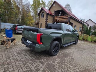 2022 Toyota Tundra CrewMax III, зелёный, 6495000 рублей, вид 4