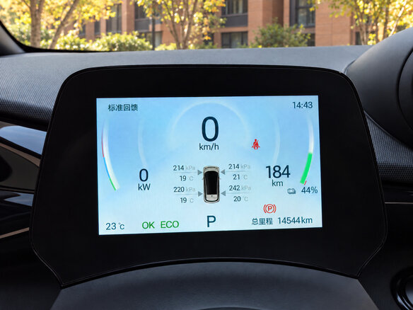 2024 BYD Dolphin 44.9 kWh I, серый, 1386000 рублей - вид 13