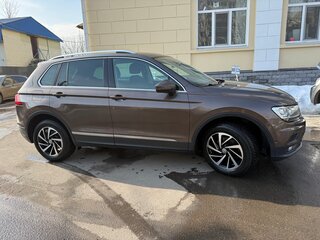 2018 Volkswagen Tiguan II, коричневый, 2199000 рублей, вид 3
