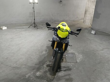 2025 Triumph Speed Triple, жёлтый, 1790000 рублей, вид 4