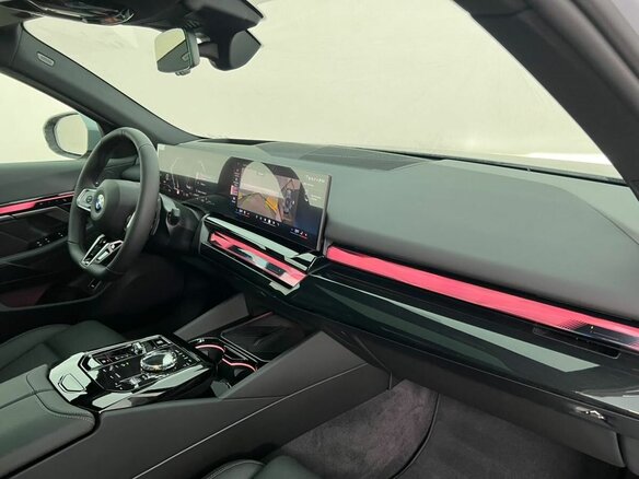 2026 BMW 5 серии 530i xDrive VIII (G60/G61/G68), серый - вид 6