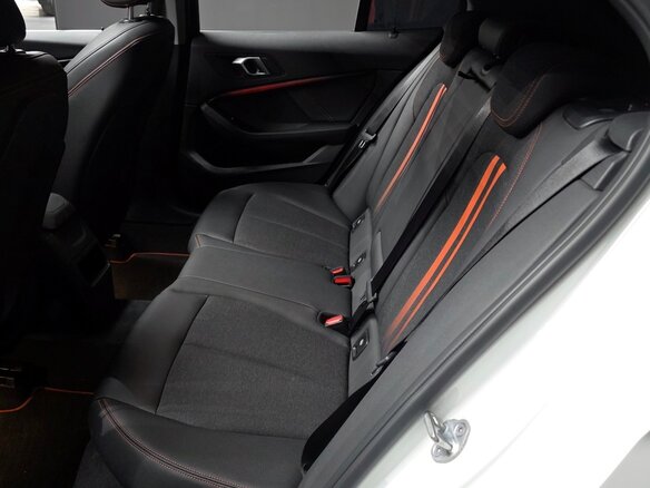 2020 BMW 1 серии 118d III (F40), белый, 2105000 рублей - вид 19