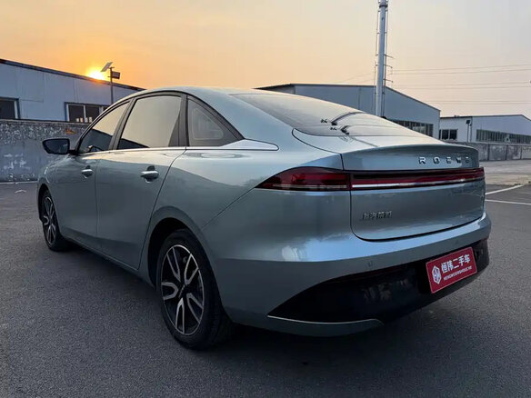 2025 Roewe D6 54 kWh, серебристый, 1696520 рублей - вид 5