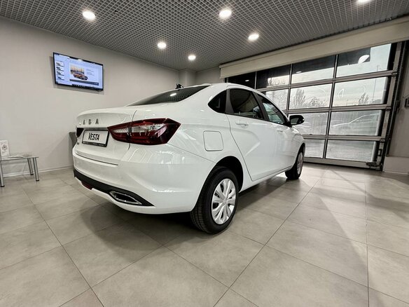2026 Lada (ВАЗ) Vesta I Рестайлинг (NG), белый - вид 4