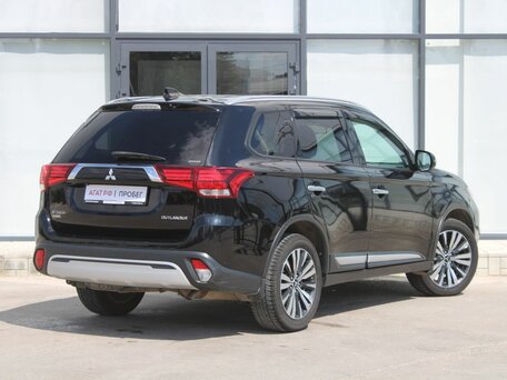 2019 Mitsubishi Outlander III Рестайлинг 3, чёрный, 2555000 рублей, вид 5