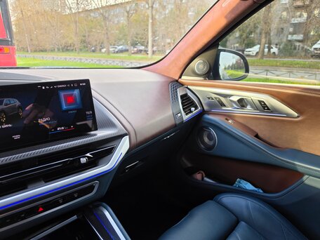 2023 BMW XM, бежевый, 20000000 рублей, вид 5