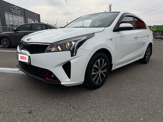 2021 Kia Rio IV Рестайлинг, белый, 1720000 рублей, вид 1