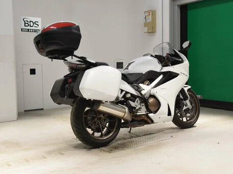 2016 Honda VFR 800, белый, 1250000 рублей, вид 3