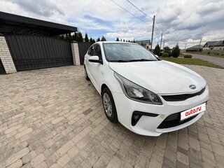 2020 Kia Rio IV, белый, 1150000 рублей, вид 3