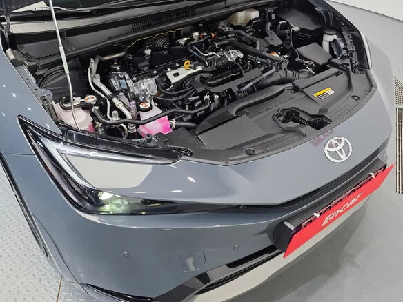 2024 Toyota Prius V (XW60), серый, 2950777 рублей - вид 4