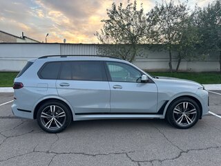 2022 BMW X7 40i I (G07) Рестайлинг, серый, 11500000 рублей, вид 3