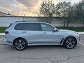 2022 BMW X7 40i I (G07) Рестайлинг, серый - вид 2