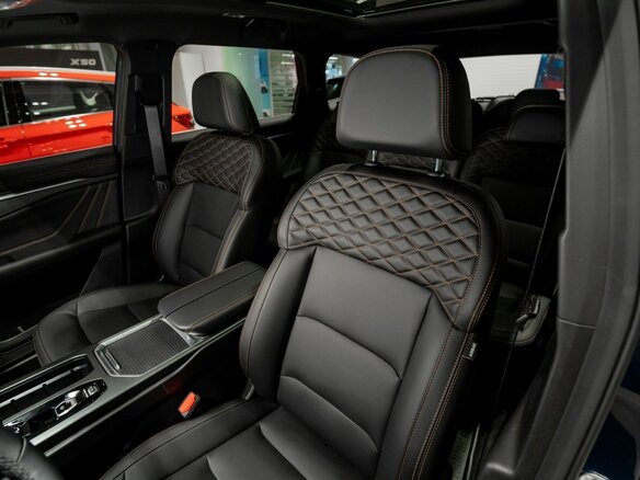 2026 Geely Okavango I Рестайлинг, синий, 3995704 рублей - вид 5