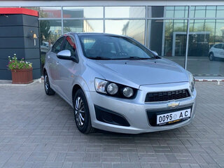 2013 Chevrolet Aveo II, серебристый, 629900 рублей, вид 2