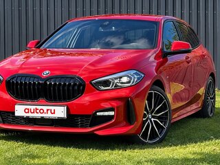 2023 BMW 1 серии 118i III (F40), красный, 2385000 рублей, вид 2