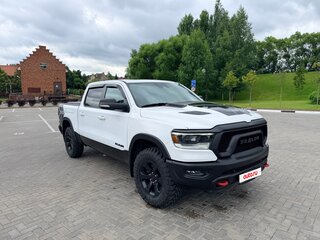 2021 Ram 1500 Quad Cab V, белый, 6000000 рублей, вид 1