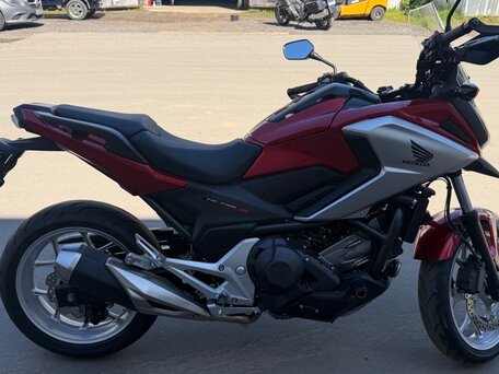 2016 Honda NC 750X, красный, 739000 рублей, вид 3