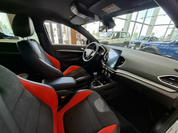 2026 Lada (ВАЗ) Vesta SW Sport I Рестайлинг (NG), серебристый - вид 6