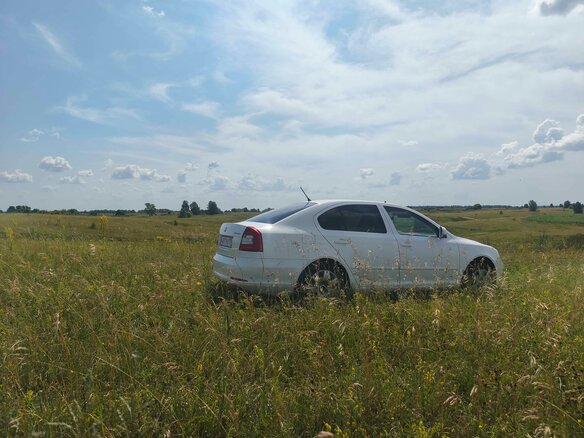 2012 Skoda Octavia II (A5) Рестайлинг, белый, 1100000 рублей - вид 3