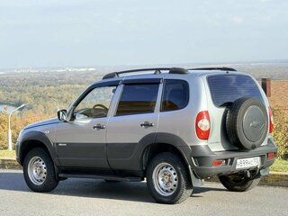 2015 Chevrolet Niva I Рестайлинг, серебристый, 650000 рублей, вид 4