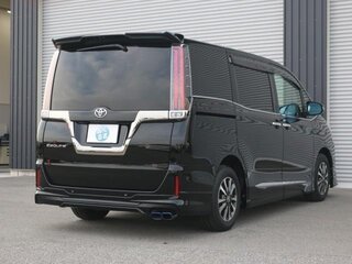 2019 Toyota Esquire I Рестайлинг, чёрный, 2465400 рублей, вид 3