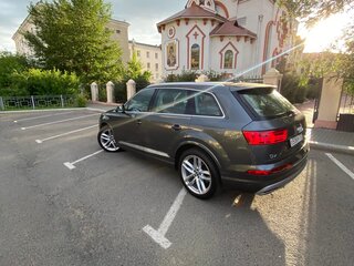 2017 Audi Q7 II (4M), серый, 6700000 рублей, вид 4