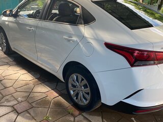 2020 Hyundai Solaris II Рестайлинг, белый, 1600000 рублей, вид 4