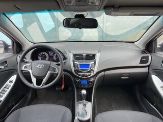 2011 Hyundai Solaris I, серебристый, 799000 рублей, вид 2
