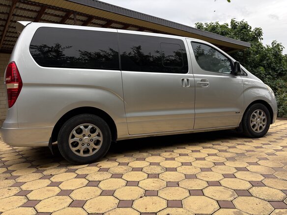 2009 Hyundai Grand Starex I, серый, 1800000 рублей - вид 1