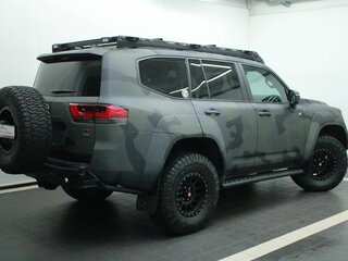2021 Toyota Land Cruiser 300 Series, чёрный, 14995000 рублей, вид 2