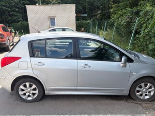 2010 Nissan Tiida I Рестайлинг, серебристый, 800000 рублей, вид 1