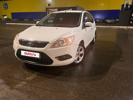 2011 Ford Focus II Рестайлинг, белый, 700000 рублей, вид 1