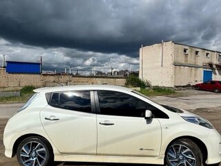 2014 Nissan Leaf (EM57) I (ZE0/AZE0), белый, 850000 рублей, вид 3