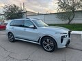 2022 BMW X7 40i I (G07) Рестайлинг, серый - вид 7
