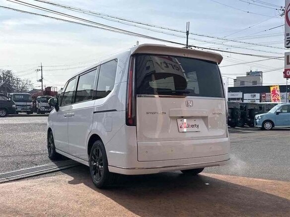 2023 Honda Stepwgn VI, белый - вид 6