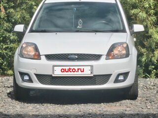 2007 Ford Fiesta Mk5, белый, 450000 рублей, вид 3