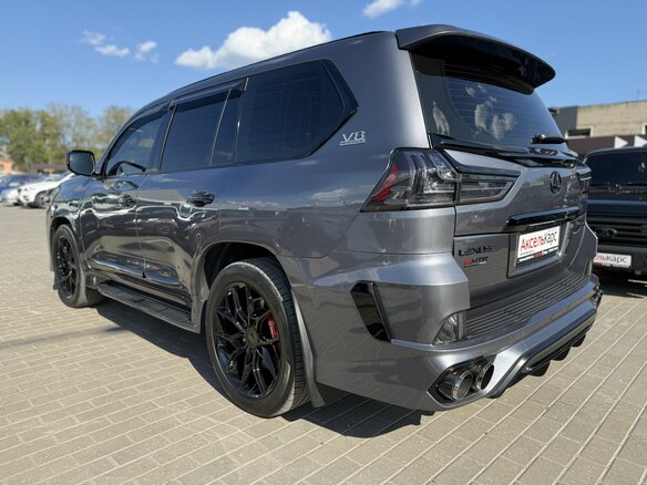 2020 Lexus LX 570 III Рестайлинг 2, серый, 13300000 рублей - вид 3