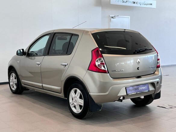 2010 Renault Sandero I, бежевый, 775000 рублей - вид 3