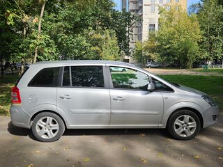 2013 Opel Zafira B Рестайлинг, серебристый, 610000 рублей, вид 4