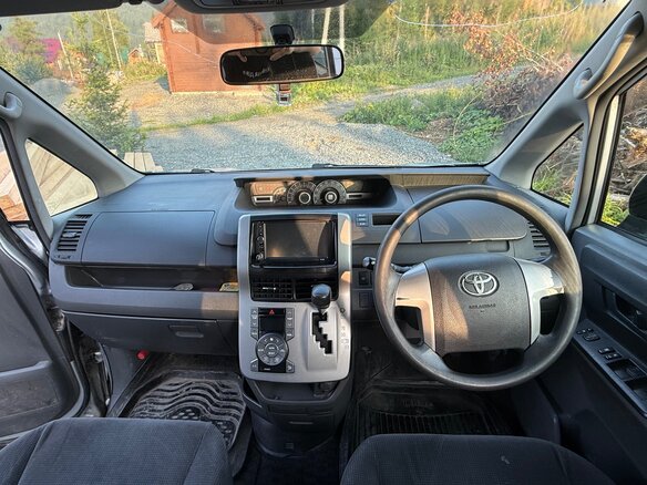 2008 Toyota Voxy II (R70), серебристый, 1000000 рублей - вид 10