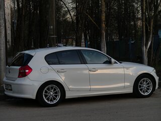 2010 BMW 1 серии 116i I (E81/E82/E87/E88) Рестайлинг, белый, 900000 рублей, вид 1