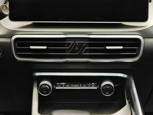 2023 Geely Binyue I Рестайлинг, белый - вид 17