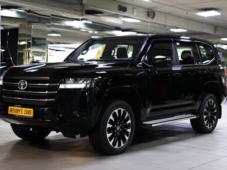 2022 Toyota Land Cruiser 300 Series, чёрный, 12990000 рублей, вид 1