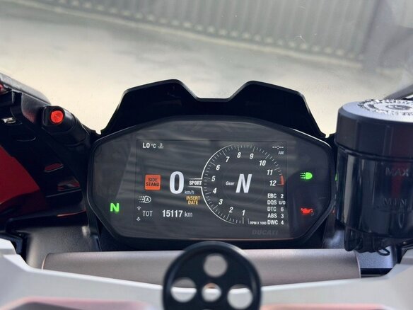 2022 Ducati Panigale V2, красный - вид 3