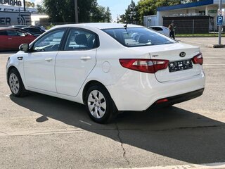 2013 Kia Rio III, белый, 820000 рублей, вид 5