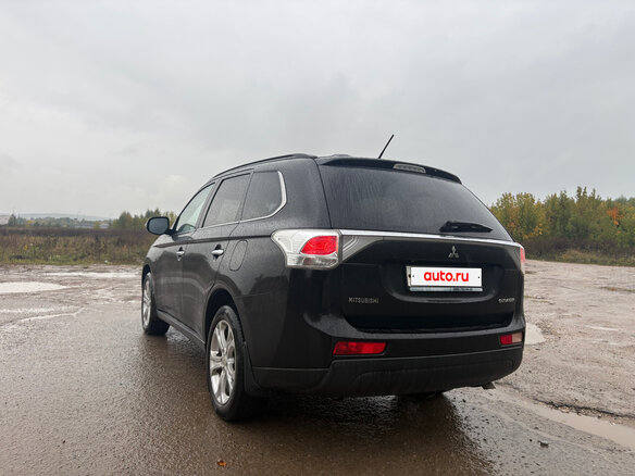 2013 Mitsubishi Outlander III, чёрный - вид 7