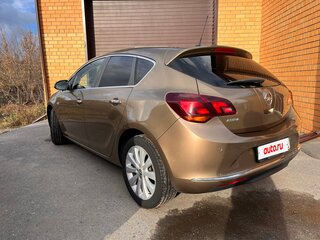 2012 Opel Astra J Рестайлинг, бежевый, 999000 рублей, вид 3