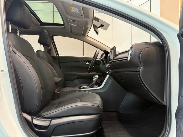 2022 Kia K3 II (China Market), белый - вид 9