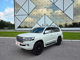 2015 Toyota Land Cruiser 200 Series Рестайлинг 2, белый, 6300000 рублей, вид 4